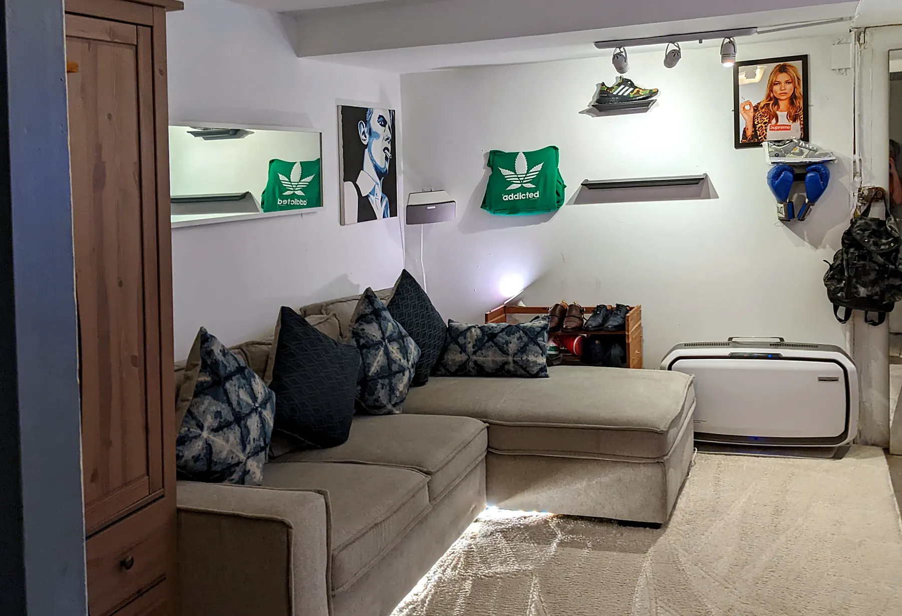 Second bedroom in 2022: sectional sofa, sneaker shelves, jerseys on the wall