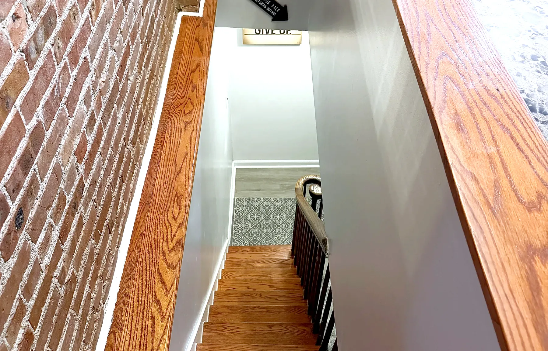 Stairs in 2026: grey walls, cleared landing